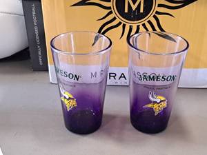 lot 134 image: Lot of (15) Minnesota Vikings - Jameson logo Pint Glasses