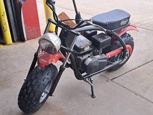 lot 6 image: Coleman Mini Bike BT200X