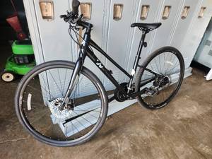 lot 401 image: Giant Liv Light 24 Womens Street Bicycle 14 Black Frame