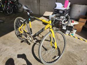 lot 404 image: GMC Denali 24 Mens Street Bicycle 22 BlackYellow Frame