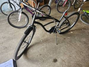 lot 406 image: Custom 22 Womens Single-speed Trail Bicycle 20 Black Frame