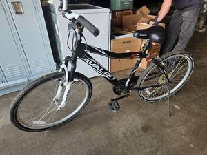 lot 408 image: Avalon 22 Boys Trail Bicycle 18 Black Frame