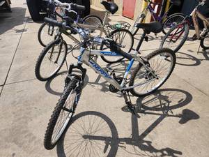 lot 415 image: Huffy Highland 24 Mens Trail Bicycle 17 SilverBlue Frame