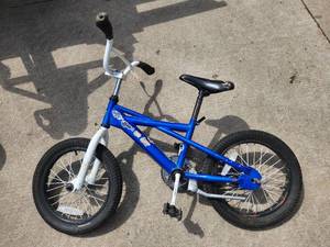 lot 418 image: 16 Boys BMX Bicycle 10 Blue Frame
