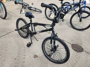 lot 421 image: Hyper Spinner 18 Boys Single-speed Trick Bicycle 11 Black Frame