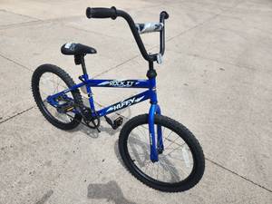 lot 423 image: Huffy Rock It 18 Boys Single-speed BMX Bicycle 11 Blue Frame