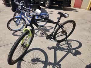 lot 426 image: Genesis 29GS  6061 Alloy 26 Mens Trail Bicycle 20 Black Frame