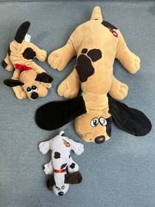 lot 4 image: Vintage Pound Puppies Plush Toys