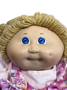 lot 3 image: Vintage 1982 Cabbage Patch Kids Doll (Original Appalachian Art Works, Inc.) by Coleco