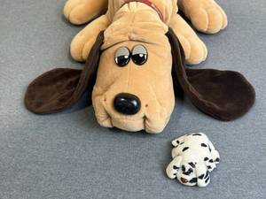 lot 7 image: Vintage 18.5 Tonka Pound Puppies Lot