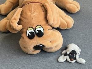 lot 8 image: Vintage 16.5 Tonka Pound Puppy and 2.75 Pound Puppy