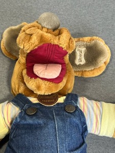 lot 9 image: Vintage 1981 Wrinkles Dog Puppet #4024041