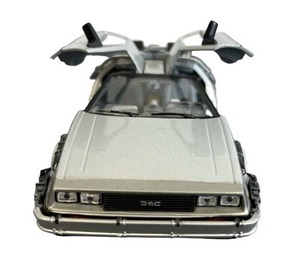 lot 149 image: Welly Delorean Back to the Future (124 Scale) Die Cast Metal Time Machine