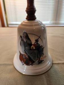 lot 35 image: Vintage Gorham Dinner Bell Santas Helper 1975
