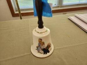 lot 36 image: Vintage Gorham Fine China Dinner Bell Yuletide Reflections 1985