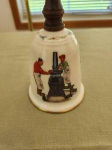 lot 34 image: Gorham Fine China Dinner Bell Coal Season Coming 1982