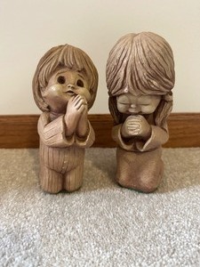 lot 14 image: 1978 Fannykins Boy And Girl Praying