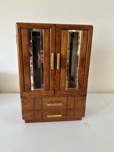 lot 251 image: Vintage Jewelry Music Box