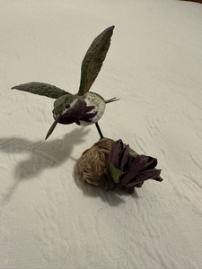lot 8 image: Hummingbird Figurine