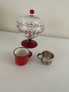 lot 49 image: Vintage Holiday Bowl With Lid And Espresso Cups