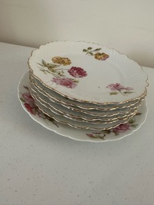 lot 47 image: Vintage Silesian China 7 Plates