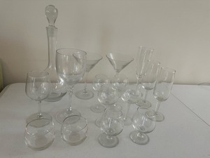 lot 81 image: 16x Crystal Decanter Wine Glasses Martini Glasses Whiskey Glasses Champagne Glasses