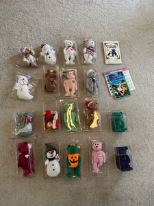 lot 100 image: Collectible TY Beanie Babies Lot of 18 with Tags and Cases - MINT Original 1997 Princess Diana Hard Case 1997 Erin Shamrock Hard Case