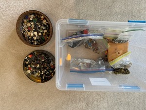 lot 125 image: Bin of Vintage Collectible Buttons