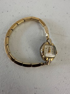 lot 152 image: Vintage 10k Gold Plated Womens Elgin Bracelet Watch