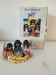 lot 183 image: RARE Vintage Limited Edition DeGrazia Goebel Figurine in Original Packaging Fiesta Angels Valued at $500