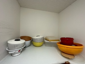 lot 234 image: Shelf of Misc Kitchen Storage Items Colanders and more as seen in photo
