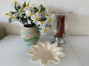 lot 242 image: Misc Decor Lot 1