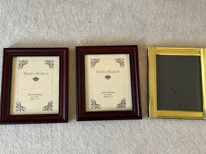 lot 136 image: Photo Frame Lot 8X10
