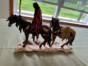 lot 204 image: RARE Vintage Limited Edition DeGrazia Goebel Figurine  Alone