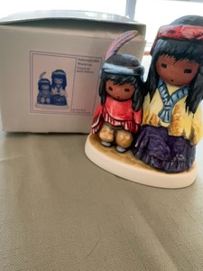 lot 212 image: RARE Vintage Limited Edition DeGrazia Goebel Figurine in Original Packaging Wondering Valued at $395