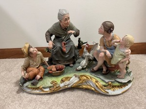 lot 150 image: Rare Vintage Capodimonte Volta Porcelain Figurine Statue Granny with kids
