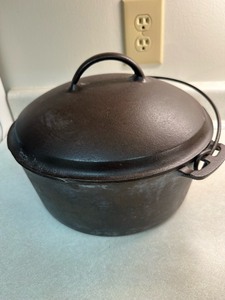lot 232 image: Cast Iron Cooking Pot