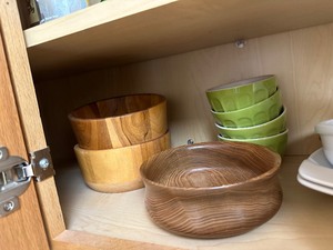 lot 247 image: Shelf of Misc Bowls as seen in photo