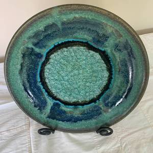 lot 9 image: Artisan Pottery Platter with Glass Geode Center