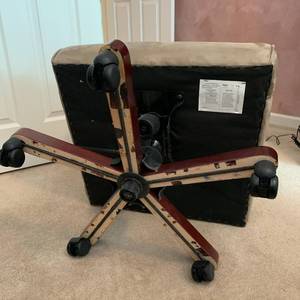 lot 19 image: Contemporary Office Chair