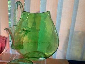 lot 103 image: Green and Magenta Glass Collection