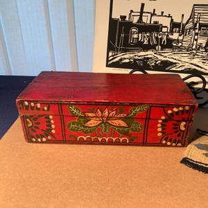 lot 125 image: Black on white Print, Painted Wood Box, Coaster size rug