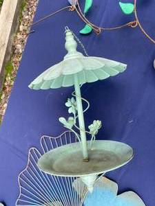lot 22 image: Metal Garden Art