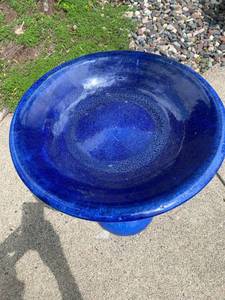 lot 23 image: Ceramic Bird Bath