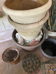 lot 27 image: Garden Pots and Supplies