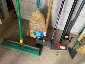 lot 28 image: Home and Garden Tools