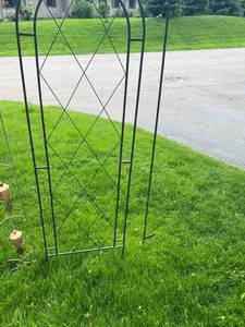 lot 29 image: Garden Trellises and Bells and More