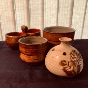 lot 97 image: Two Small Bowls, Two Part Dish, and Bud Vase