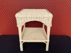 lot 76 image: White Side Table