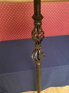 lot 84 image: Floor Lamp